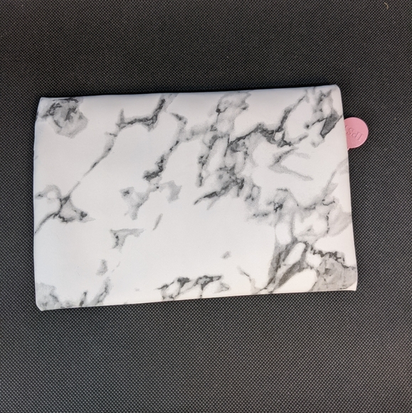 Ipsy cosmetic bag - Picture 2 of 7